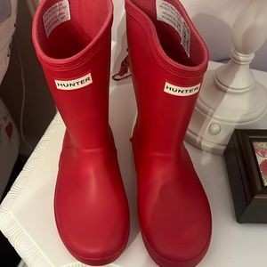 Hot pink hunter boots!
